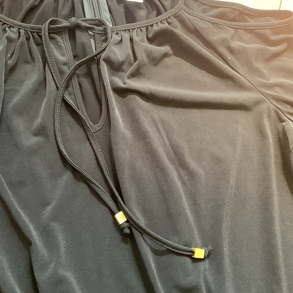 Michael Kors cold should dress with elastic waist band. Size M - Picture 6 of 6